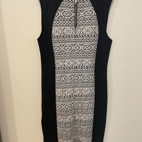 New H&M bodycon dress with black and white jacquard pattern. Sizee 8 - Picture 5 of 6